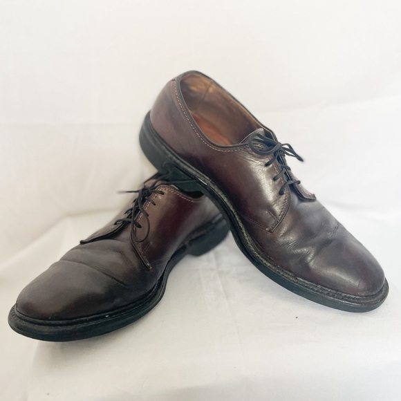 Allen Edmonds Other - Allen Edmonds Pair Globetrotter Brown Leather Shoes 8 B style 8164